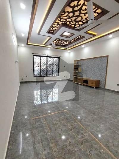 بحریہ ٹاؤن رفیع بلاک بحریہ ٹاؤن سیکٹر ای,بحریہ ٹاؤن,لاہور میں 3 کمروں کا 1 کنال بالائی پورشن 1.5 لاکھ میں کرایہ پر دستیاب ہے۔