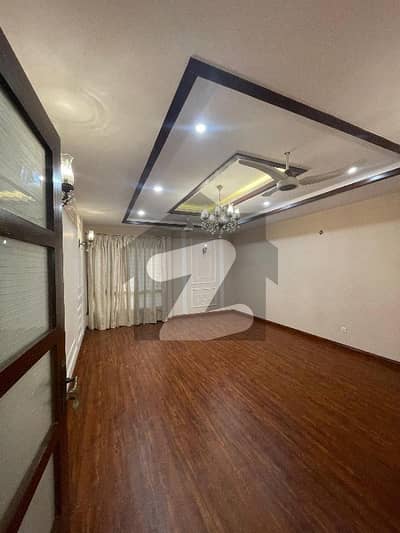 550 yard Bungalow Available for sale in phase 5 Badban street