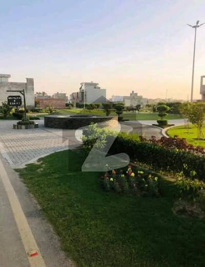 ڈی ایچ اے فیز 7 - بلاک وائے فیز 7,ڈیفنس (ڈی ایچ اے),لاہور میں 2 کنال رہائشی پلاٹ 6.5 کروڑ میں برائے فروخت۔