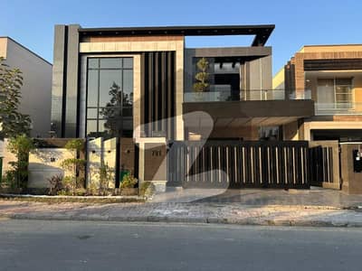بحریہ ٹاؤن اوورسیز A بحریہ ٹاؤن اوورسیز انکلیو,بحریہ ٹاؤن,لاہور میں 5 کمروں کا 1 کنال مکان 12.0 کروڑ میں برائے فروخت۔