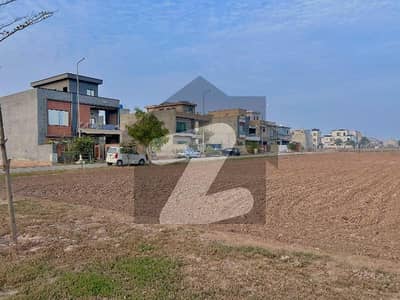 On Excellent Location In Park View City - Platinum Block Residential Plot Sized 5 Marla For sale
