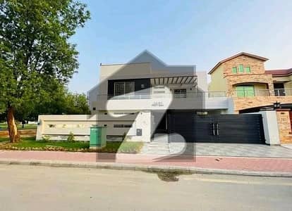 بحریہ ٹاؤن سیکٹر سی بحریہ ٹاؤن,لاہور میں 5 کمروں کا 1 کنال مکان 3.0 لاکھ میں کرایہ پر دستیاب ہے۔