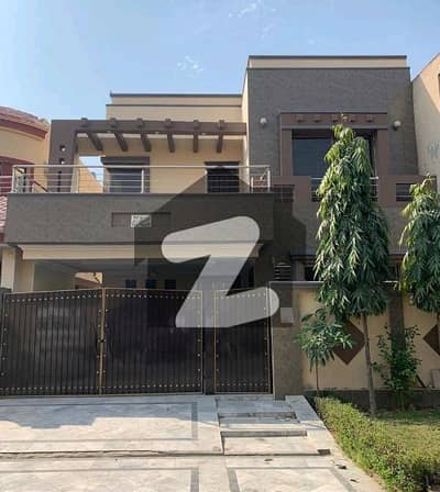 Vip 08 Marla Used House Available For Sale In Bahria Town Lahore