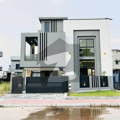 بحریہ ٹاؤن فیز 8 بحریہ ٹاؤن راولپنڈی,راولپنڈی میں 5 کمروں کا 10 مرلہ مکان 4.0 کروڑ میں برائے فروخت۔