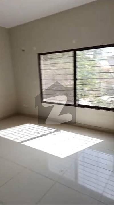 CHANCE DEAL BRAND NEW 300 S. Q YARDS TOWN HOUSE FOR SALE