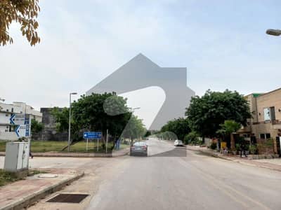 60FT WIDE ROAD 10 MARLA PLOT FOR SALE
