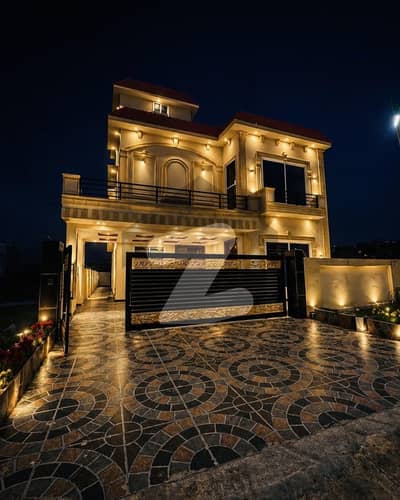 بحریہ ٹاؤن فیز 8 بحریہ ٹاؤن راولپنڈی,راولپنڈی میں 5 کمروں کا 10 مرلہ مکان 3.99 کروڑ میں برائے فروخت۔