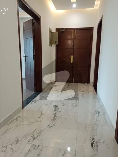 10 MARLA BRAND NEW APARTMENT AVAILABLE FOR RENT
