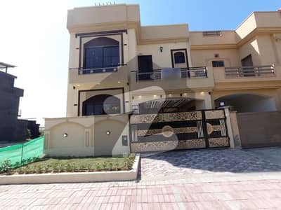 بحریہ ٹاؤن فیز 8 ۔ رفیع بلاک بحریہ ٹاؤن فیز 8,بحریہ ٹاؤن راولپنڈی,راولپنڈی میں 4 کمروں کا 5 مرلہ مکان 2.55 کروڑ میں برائے فروخت۔