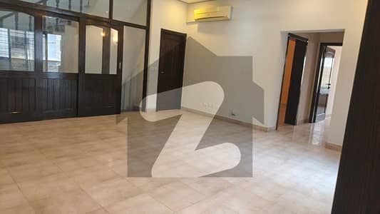 I-8/3 40*80 UPPER PORTION 3 BED 3 BATH SERVENT WITHOUT OWNER