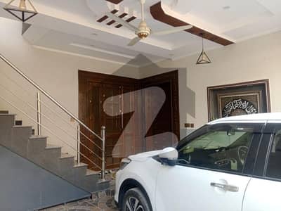 گلشن آباد راولپنڈی میں 6 کمروں کا 10 مرلہ مکان 3.7 کروڑ میں برائے فروخت۔