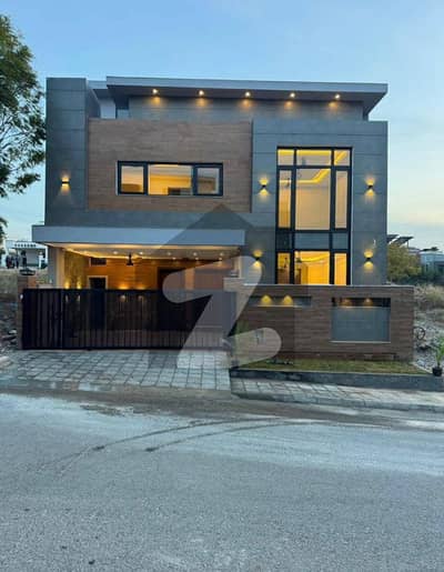 ٹاپ سٹی 1 اسلام آباد میں 5 کمروں کا 10 مرلہ مکان 3.85 کروڑ میں برائے فروخت۔