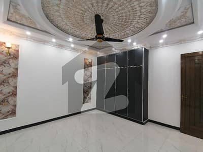 House For Grabs In 1 Kanal LDA Avenue
