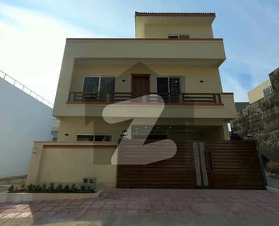 ڈی ۔ 12/1 ڈی ۔ 12,اسلام آباد میں 5 کمروں کا 8 مرلہ مکان 8.9 کروڑ میں برائے فروخت۔