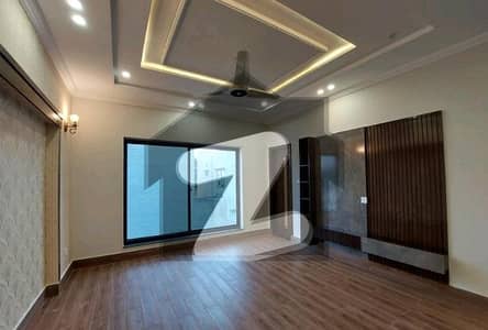 بحریہ ٹاؤن اوورسیز انکلیو بحریہ ٹاؤن,لاہور میں 5 کمروں کا 1 کنال مکان 2.5 لاکھ میں کرایہ پر دستیاب ہے۔