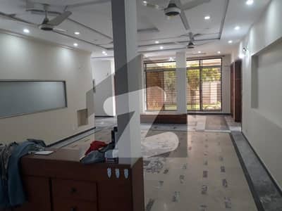 مسلم نگر ہاؤسنگ سکیم لاہور میں 4 کمروں کا 1 کنال زیریں پورشن 90.0 ہزار میں کرایہ پر دستیاب ہے۔