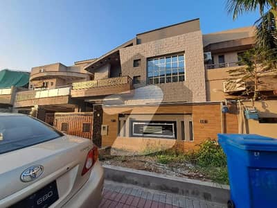 بحریہ ٹاؤن فیز 3 بحریہ ٹاؤن راولپنڈی,راولپنڈی میں 6 کمروں کا 10 مرلہ مکان 3.35 کروڑ میں برائے فروخت۔