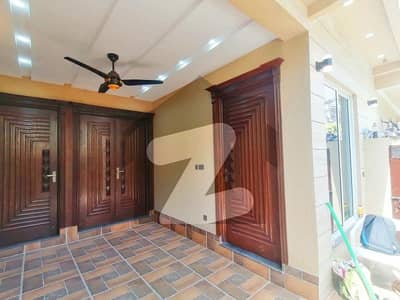 Prime Location House Of 5 Marla Available For sale In Johar Town Phase 2