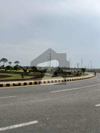 ڈی ایچ اے فیز 8 - سی سی اے 3 ڈی ایچ اے فیز 8,ڈیفنس (ڈی ایچ اے),لاہور میں 4 مرلہ کمرشل پلاٹ 2.95 کروڑ میں برائے فروخت۔