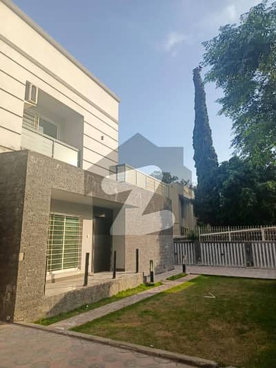 ایف ۔ 6/2 ایف ۔ 6,اسلام آباد میں 4 کمروں کا 1 کنال مکان 9.0 لاکھ میں کرایہ پر دستیاب ہے۔