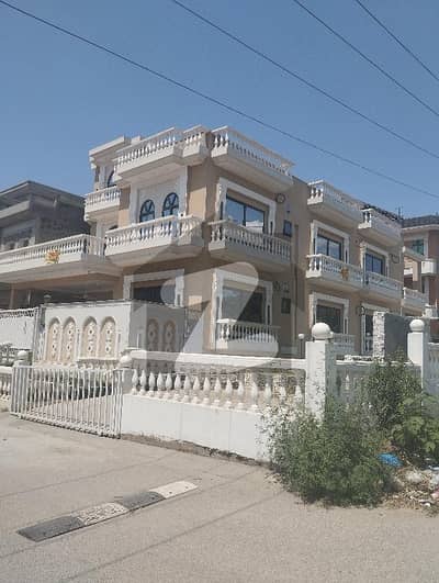 جی ۔ 13/4 جی ۔ 13,اسلام آباد میں 10 کمروں کا 1 کنال مکان 14.5 کروڑ میں برائے فروخت۔