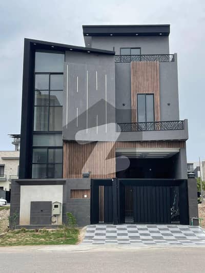 رائل آرچرڈ - بلاک جی رائل آرچرڈ,ملتان پبلک سکول روڈ,ملتان میں 4 کمروں کا 5 مرلہ مکان 2.1 کروڑ میں برائے فروخت۔