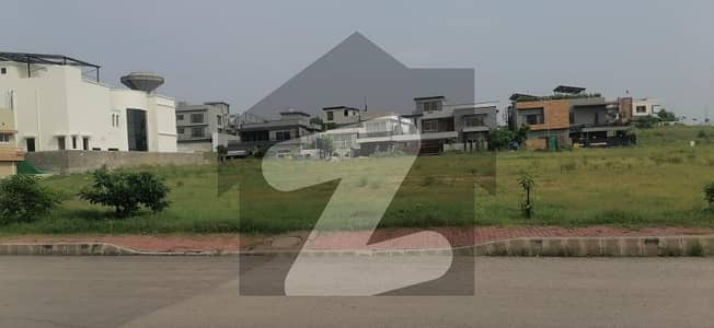 21 MARLA BOULEVARD SOLID PLOT FOR SALE ON PRIME LOCATION IN BLOCK P