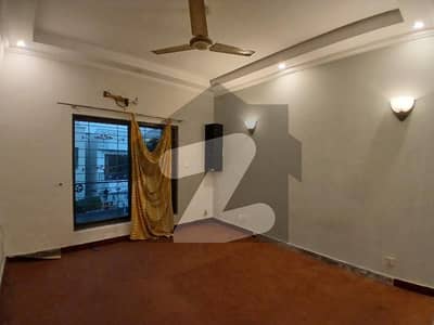 ڈی ایچ اے فیز 3 ڈیفنس (ڈی ایچ اے),لاہور میں 2 کمروں کا 5 مرلہ بالائی پورشن 60.0 ہزار میں کرایہ پر دستیاب ہے۔