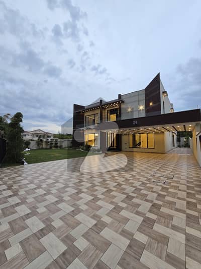 50Marla (2.5 Kinal) House For Sale Bahria Overseas Block  LOwn Space 2 Swimming Pool