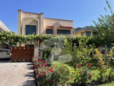 ایف ۔ 11 اسلام آباد میں 6 کمروں کا 1 کنال مکان 5.9 لاکھ میں کرایہ پر دستیاب ہے۔