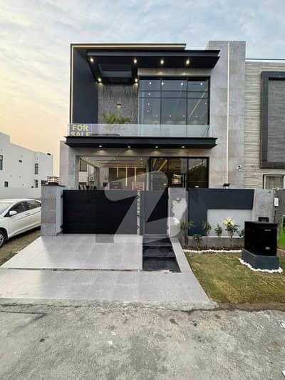 ڈی ایچ اے 9 ٹاؤن ۔ بلاک سی ڈی ایچ اے 9 ٹاؤن,ڈیفنس (ڈی ایچ اے),لاہور میں 3 کمروں کا 5 مرلہ مکان 3.0 کروڑ میں برائے فروخت۔