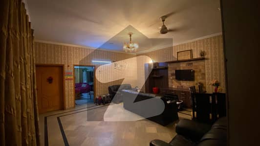 ناز ٹاؤن لاہور میں 2 کمروں کا 12 مرلہ مکان 1.5 کروڑ میں برائے فروخت۔