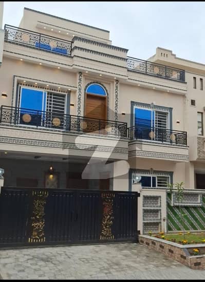 BRAND NEW Luxury HOUSE FOR SALE A NEWLY BUILD DOUBLE STORY SIZE 30*60 G-13 ISLAMABAD