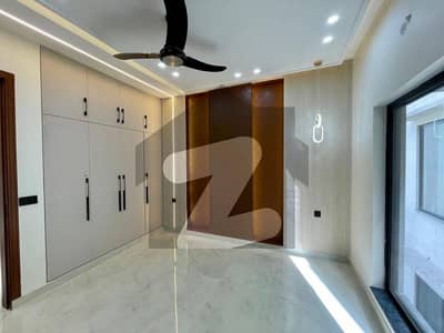 واپڈا ٹاؤن فیز 1 واپڈا ٹاؤن,لاہور میں 3 کمروں کا 5 مرلہ مکان 2.3 کروڑ میں برائے فروخت۔