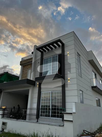 عمارکینیان ویوز اسلام آباد میں 4 کمروں کا 10 مرلہ مکان 5.25 کروڑ میں برائے فروخت۔