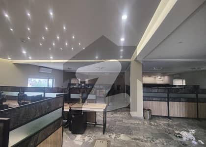 جوہر ٹاؤن لاہور میں 1 کنال Studio دفتر 3.8 لاکھ میں کرایہ پر دستیاب ہے۔