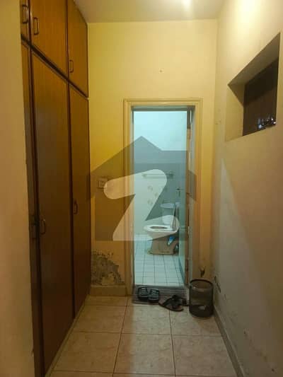 Prime Location 1 Kanal House in Askari 5 Heart of Lahore