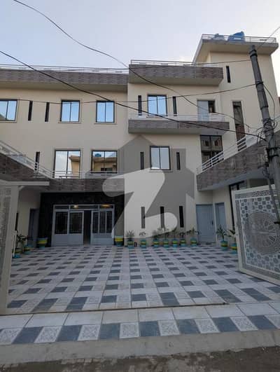 ماڈل ٹاؤن لاہور میں 17 مرلہ عمارت 10.5 کروڑ میں برائے فروخت۔