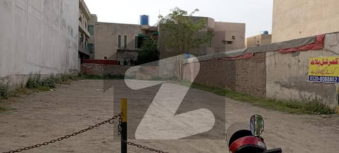 جوہر ٹاؤن فیز 1 جوہر ٹاؤن,لاہور میں 1 کنال کمرشل پلاٹ 4.0 لاکھ میں کرایہ پر دستیاب ہے۔