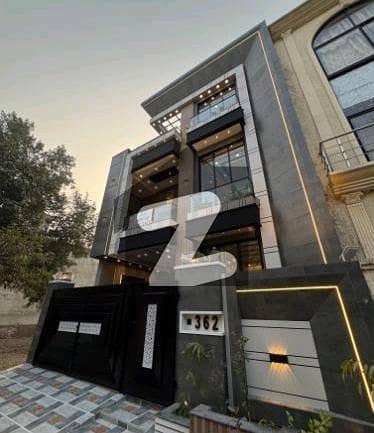 پارک ویو سٹی لاہور میں 4 کمروں کا 5 مرلہ مکان 2.4 کروڑ میں برائے فروخت۔
