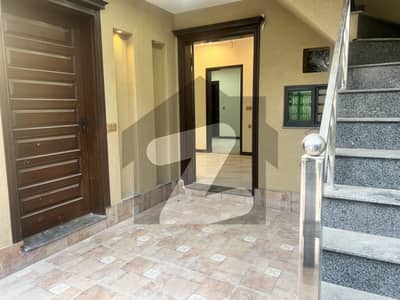 5 MARLA HOUSE FOR RENT