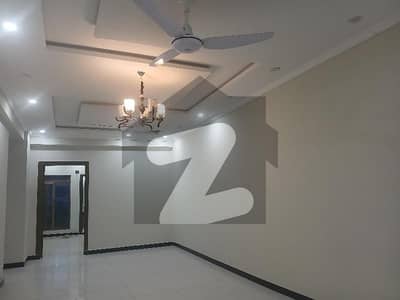 ای ۔ 11 اسلام آباد میں 2 کمروں کا 5 مرلہ فلیٹ 1.6 کروڑ میں برائے فروخت۔