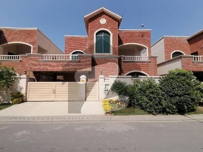 عسکری 3 ڈی ایچ اے ڈیفینس,ملتان میں 4 کمروں کا 12 مرلہ مکان 3.5 کروڑ میں برائے فروخت۔