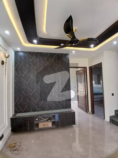 ڈی ایچ اے 11 رہبر سیکٹر 2 ڈی ایچ اے 11 رہبر,لاہور میں 3 کمروں کا 5 مرلہ مکان 2.7 کروڑ میں برائے فروخت۔