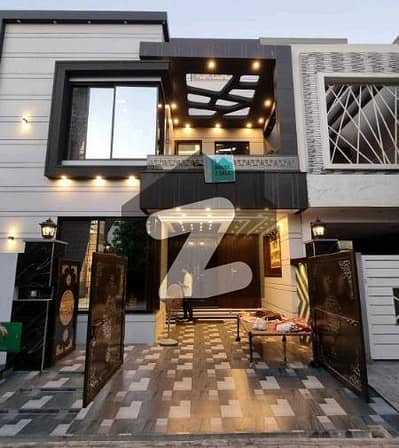 بحریہ ٹاؤن جناح بلاک بحریہ ٹاؤن سیکٹر ای,بحریہ ٹاؤن,لاہور میں 3 کمروں کا 5 مرلہ مکان 2.8 کروڑ میں برائے فروخت۔