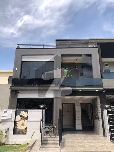 5 Marla Brand New Modern Design Lavish House For Sale In Park View City Lahore | For Discounted Price And Original Pictures Download The App "Signature Lands".