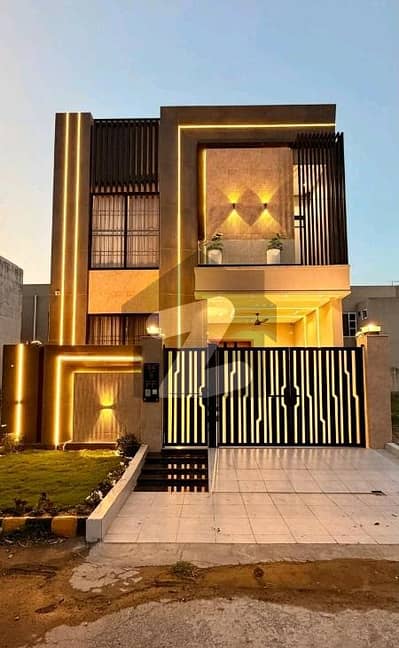 سٹی ہاؤسنگ سوسائٹی گوجرانوالہ میں 4 کمروں کا 5 مرلہ مکان 2.6 کروڑ میں برائے فروخت۔