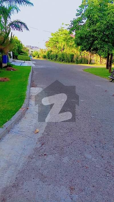 ڈیوائن گارڈنز لاہور میں 6 کمروں کا 14 مرلہ مکان 6.5 کروڑ میں برائے فروخت۔