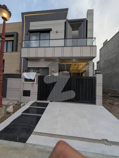 لیک سٹی۔ سیکٹر ایم 7 ۔ بلاک سی 1 لیک سٹی ۔ سیکٹرایم ۔ 7,لیک سٹی,رائیونڈ روڈ,لاہور میں 4 کمروں کا 5 مرلہ مکان 3.3 کروڑ میں برائے فروخت۔