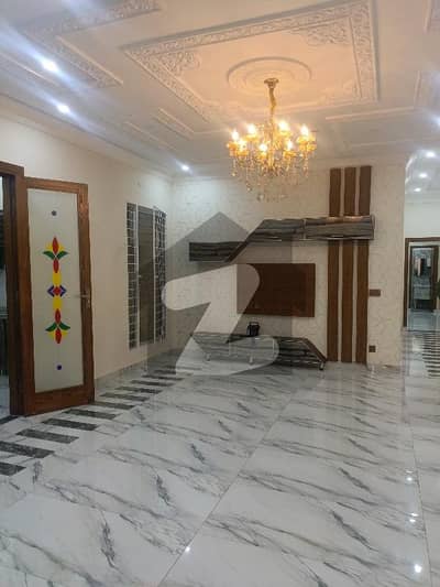 Architect Society 10 Marla Slightly Use House Available For Sale